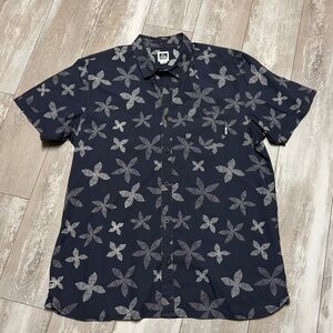 Reef Men's Dark blue floral Leaf Print Shirt